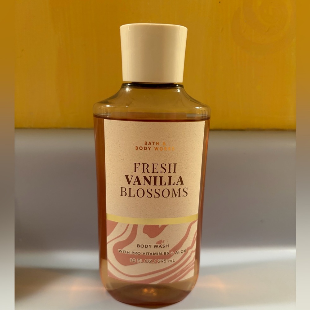 Bath & Body Works Fresh Vanilla Blossoms Body Wash - Cream and Brown